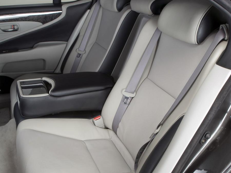  Lexus LS460 VIP by Wald 2007 года  (фото 5 из 6)